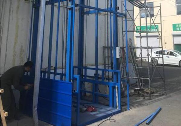 升（shēng）降（jiàng）貨梯（tī）